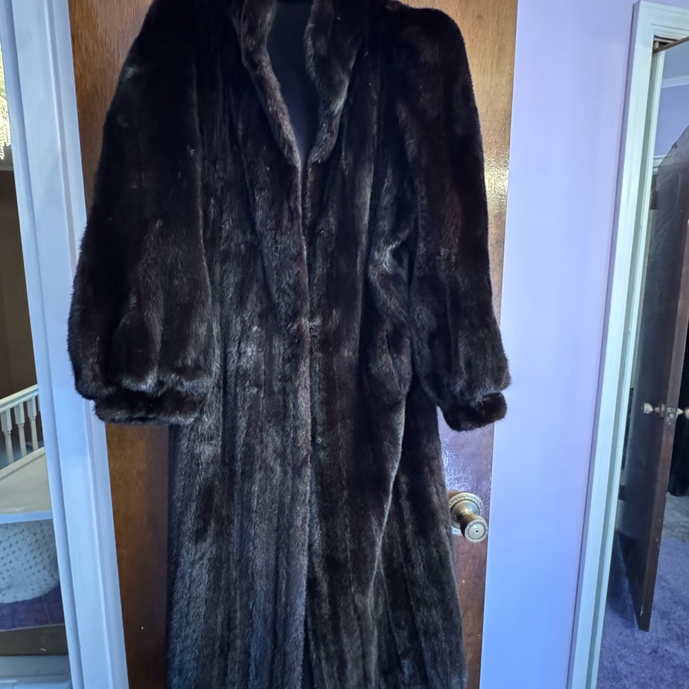 Elegant Black Full-length Mink Fur - BLACKGLAMA